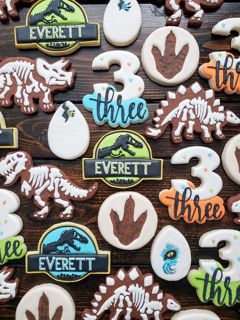 Jurassic Park 3rd Birthday Cake, Jurassic Park Birthday Theme, Jurassic World Cookies Decorated, Dinosaur Birthday Party Cookies, 3 Rex Cookies, Jurassic Park Cookies Decorated, Three Rex Cookies, 3 Rex Birthday Cake, Jurassic World Cookies