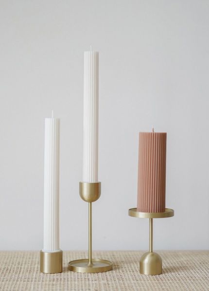 Pillar Candle Centerpiece, Candle Plate Decor, Gold Pillar Candle Holders, Gold Pillar Candles, Candle Plates, Comfortable Lifestyle, Design Interior Modern, Column Candle, Gold Candle Holder