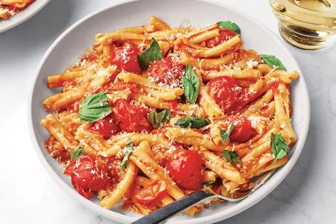 Quinoa Dinners, Burst Cherry Tomato Pasta, Burst Tomato, Tomato Pasta Recipe, Cherry Tomato Recipes, Caprese Salad Recipe, Bon Appetite Recipes, Cherry Tomato Sauce, Garden Tomatoes