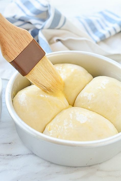 Small Batch Yeast Dinner Rolls, Small Batch Rolls, Quick Dinner Rolls Recipe, Small Batch Dinner Rolls, Small Batch Dinner, Quick Dinner Rolls, Dinner Roll Recipe, Dinner Rolls Easy, Small Batch Cooking