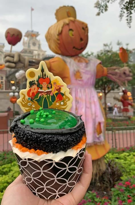 Disney World Halloween Food, Disney Halloween Food, Mickeys Not So Scary Halloween Party, Disney Halloween Party, Halloween Candy Apples, Disney Foods, Disney World Halloween, Halloween Decorations Ideas, Disney Activities