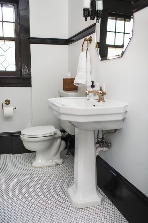 Black Chair Rail Bathroom, Bathroom With Black Trim, White Pedestal Sink Bathroom, Black Trim In Bathroom, Black Trim Bathroom Ideas, Black Trim Bathroom, Black And White Tile Bathroom Vintage, Black And White Guest Bathroom, White Guest Bathroom