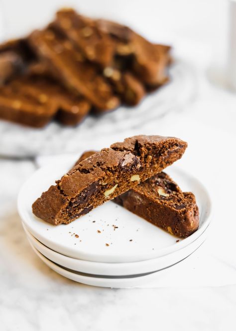 When it comes to desserts, there are two flavors that are truly a match made in heaven: chocolate and coffee. The chocolate’s sweetness is enhanced by the coffee’s fragrance and bitterness, making for a delightfully aromatic flavor. One of my favorite ways to pair these flavors is in Chocolate & Coffee Biscotti. Coffee Biscotti, Best Biscotti Recipe, Chocolate Biscotti Recipe, Easy Biscotti Recipe, Chocolate And Coffee, Italian Cookie Recipes, Biscotti Cookies, Biscotti Recipe, Cakes And Cupcakes