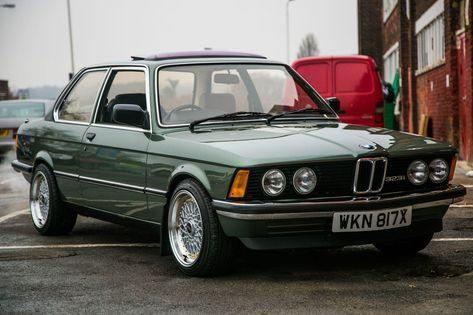 Old Sports Cars, Bmw E21, Slammed Cars, Jetta Mk5, Bmw Motors, Bmw Classic Cars, Bmw E38, Vintage Sports Cars, Bmw 323i