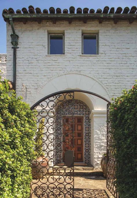 Gorgeous Spanish Colonial style renovation in San Francisco Style Toscan, Materials Board, Tuscan Style Homes, Colonial House Plans, Exterior Inspiration, Mediterranean Villa, Mediterranean Architecture, Colonial Style Homes, Rustic Italian