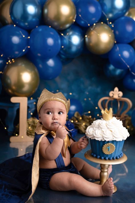 Prince First Birthday Party Boys, First Birthday King Theme, The Royal One Birthday, King First Birthday Theme, King 1st Birthday Theme, Prince 1st Birthday Theme, Royal Prince Birthday Party Decorations, One Year Baby Boy Photoshoot, Birthday Photoshoot Background