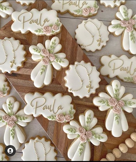 Cross Cookie, Christening Cookies, Baptism Decorations Girl, Baptism Themes, Cross Cookies, Baptism Cookies, Confirmation Party, Cookie Birthday Party, Religious Cakes