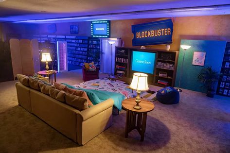 Last Blockbuster store is now on Airbnb for a nostalgic '90s sleepover 90s Sleepover, Nostalgic 90s, Blockbuster Video, Movie Rental, Airbnb Rentals, Video Store, Save Room, Movie Marathon, Central Oregon