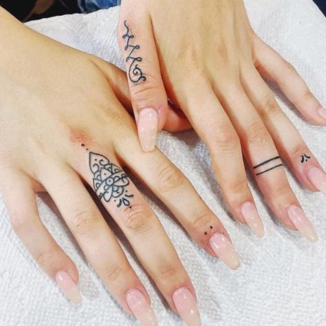 Figure Tattoos For Women, Inside Finger Tattoos, Tattoo Son, Tiny Finger Tattoos, Turtle Tattoo Designs, Small Finger Tattoos, Petit Tattoo, Finger Tattoo For Women, Finger Tats