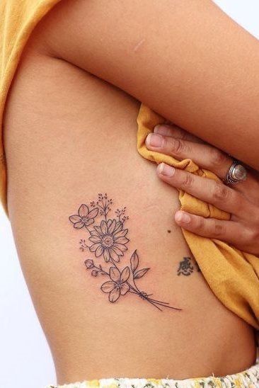 Rib Tattoo Ideas, Flower Tattoo On Ribs, Rib Tattoos For Women, Tattoo Ideas For Women, Cute Tattoos For Women, Classy Tattoos, Discreet Tattoos, Dainty Tattoos, Subtle Tattoos