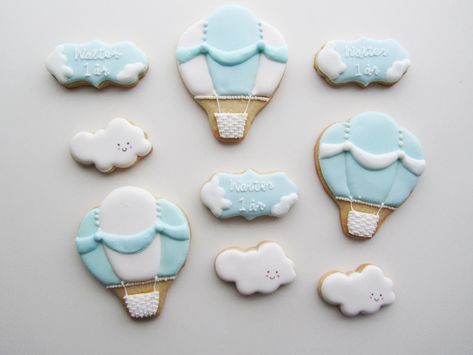 1st Birthday Cookies Boy, Boy Baptism Cookies, Air Balloon Cookies, Hot Air Balloon Cookies, Baptism Cookies, Balloon Cookies, Hot Air Balloon Party, Travel Baby Showers, Idee Babyshower