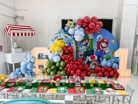 Super Mario Balloon Decor, Mario Balloon Arch, Super Mario Balloon Garland, Supermario Theme Party, Mario Bros Birthday Party Ideas, Super Mario Bros Birthday Party, Super Mario Bros Party, Mario Bros Birthday, Mario Bros Party