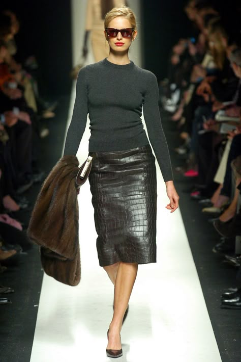 CELINE FALL 2004 RTW KAROLINA KURKOVA Fashion Show Collection, Runway Looks, Leather Fashion, Old Money, Runway Fashion, Trendy Outfits, Leather Skirt, Haute Couture, Winter Fashion