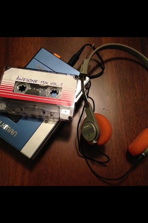 Peter Quill's Sony Walkman Awesome Mix Vol 1, Star Lord Cosplay, Sony Walkman, Baby Driver, Peter Quill, Stranger Things Aesthetic, Star Lord, Music Players, Guardians Of The Galaxy