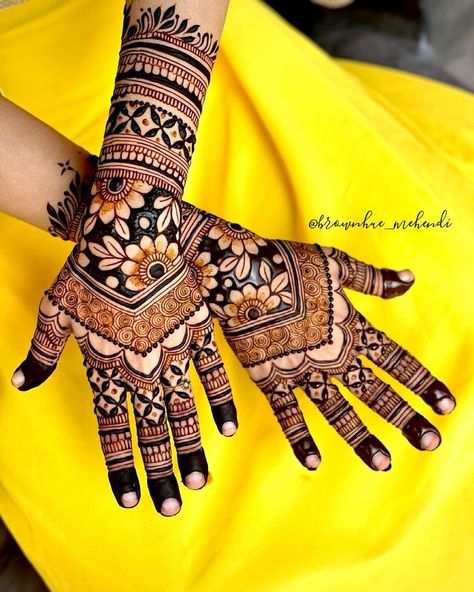 Hand Mehndi Designs For Bride, Mehndi Designs For Bride, Simple And Easy Mehndi Designs, Simple And Easy Mehndi, Tattoo Designs Henna, Easy Mehndi Designs, Rajasthani Mehndi Designs, Hand Mehndi Designs, Back Hand Mehndi