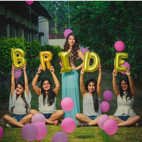 Bride To Be Pics Photo Ideas, Pre Bridal Photoshoot, Bride To Be Pics, Pellikuthuru Poses, Bridal Shower Photoshoot, शादी की तस्वीरें, Bridesmaid Photoshoot, Indian Wedding Photography Couples, Photo Deco