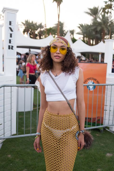 Need summer music festival outfit ideas? Take note from the best Coachella outfits from 2016 perfect for your next concert outfit or day at the park: Coachella Maxi Skirt Outfit, Coachella Style 2023, Festival Outfits With Pants, Coachella Set Up, Chill Coachella Outfits, Beach Festival Makeup, Festival Wear 2023, 2023 Coachella Fashion, 2023 Festival Fashion