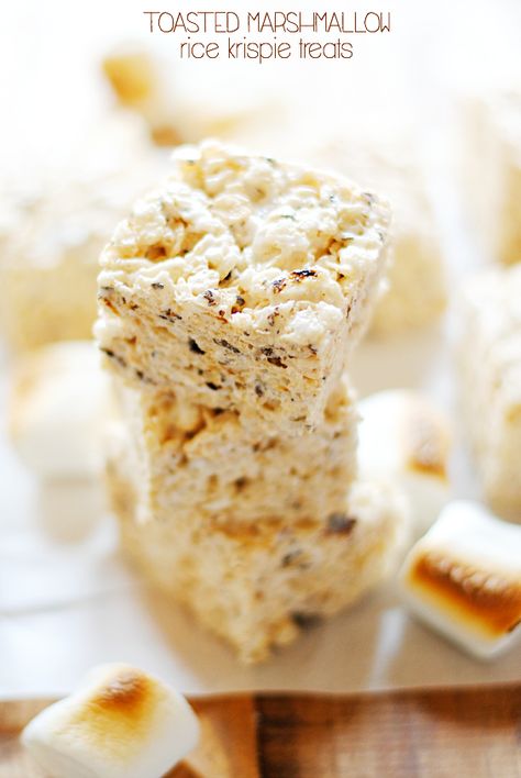 Toasted Marshmallow Rice Krispie Treats {and s'mores!} Marshmallow Rice Krispie Treats, Cream Fudge, Krispie Treats Recipe, Salted Caramel Brownies, Cereal Treats, Rice Crispy Treats, Toasted Marshmallow, Crispy Treats, Rice Krispie Treats