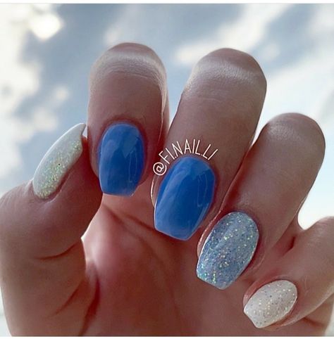 40 Tropical Beach Nail Designs For Summer - The Glossychic Beach Blue Nails Summer, Cruise Sns Nails, Manicure For Beach Vacation, Beach Vacay Nails Blue, Nails For June 2023, Beach Nails Vacation Ocean Simple, Spring Cruise Nails, Nail Designs For Tropical Vacation, Matte Beach Nails