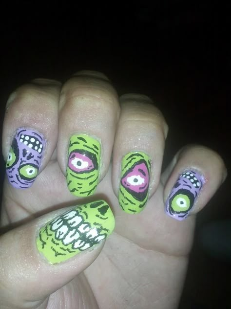 Zombie Nails Rob Zombie Nails, Zombie Acrylic Nails, Rob Zombie Nail Art, Zombie Nail Art, Halloween Nails Gory, Creepy Cute Nail Art, Scene Nails, Zombie Nails, Spooky Nails