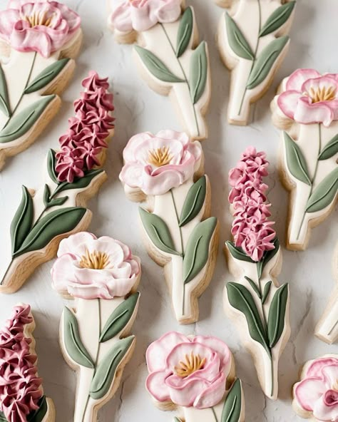 Floral Bouquet Cookies Decorated, Mother Day Cookies Decorated, Rose Cookies Decorated, Mother’s Day Cookies Decorated, Mother’s Day Sugar Cookies, Wildflower Sugar Cookies, Mothers Day Cookies Decorated, Mother’s Day Cookies, Flower Bouquet Cookies