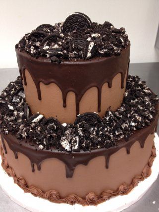 Nuevas Tendencias en Decoración de Tortas: Tortas de 15 años de Chocolate. Oreo Wedding Cake, Oreo Wedding, Chocolate Grooms Cake, Chocolate Wedding Cakes, Birthday Cake Design Ideas, Lemon And Coconut Cake, Chocolate Oreo Cake, Birthday Cake Design, Japanese Desserts