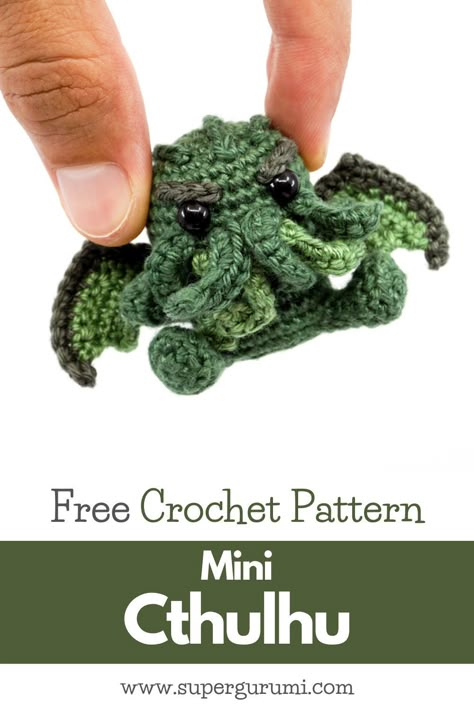 Free Cthulhu Crochet Pattern by Supergurumi. This Cthulhu is easy to crochet with a step by step description and many pictures. Visit Supergurumi for many more crochet patterns. #amigurumi #crochet #crochetpattern #cthulhu #hplovecraft Halloween Crochet Patterns, Crochet Design Pattern, Beginner Crochet Projects, Crochet Amigurumi Free, Fun Crochet Projects, Single Crochet Stitch, Halloween Crochet, Diy Crochet Projects, Crochet Design