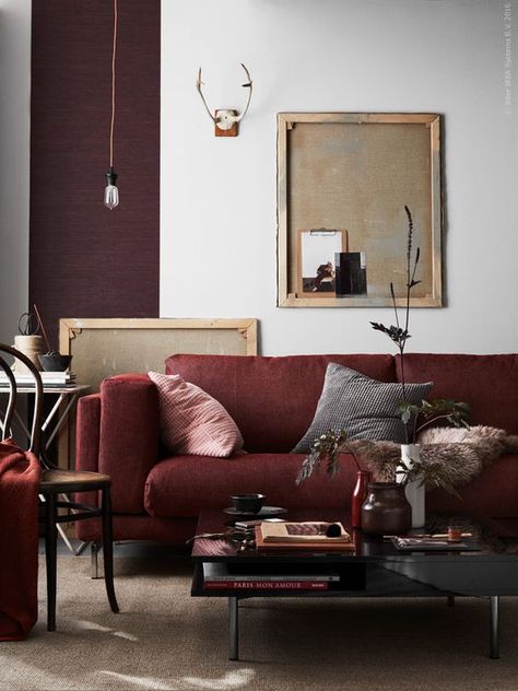 Decorating a neutral living room, with a burgundy couch Burgundy Couch, Dreamy Living Room, Gravity Home, Ikea Living Room, Red Sofa, Neutral Living Room, Bohemian Living, Dream Decor, A Living Room