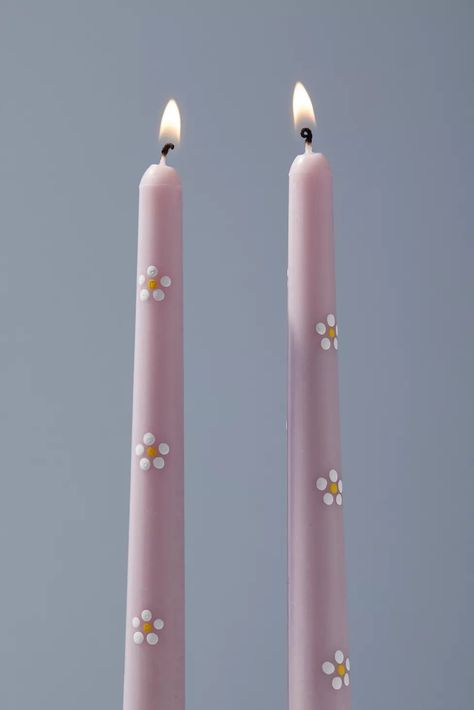 Candle Paint Design, Painted Flower Candles, Candlestick Painting Ideas, Candle Painting Inspiration, Easy Candle Painting Ideas, Different Candle Ideas, Hand Painted Candle Sticks, Easy Candle Painting, Candels Painting Ideas