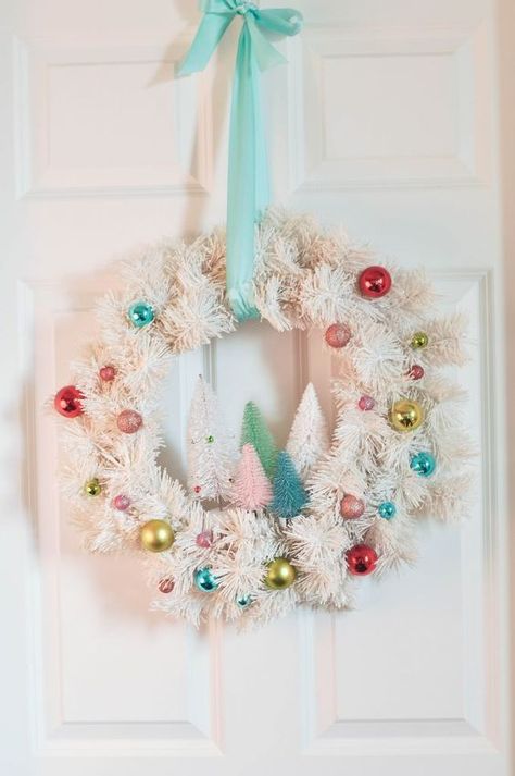 a white evergreen Christmas wreath decorated with colorful ornaments and colorful bottle brush Christmas trees Christmas Playroom, Wreath Workshop, Christmas Crafty, Bottle Brush Christmas Trees, Bedroom Christmas, Crafty Christmas, Christmas Decoration Ideas, Brush Trees, Brush Tree