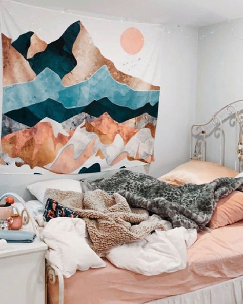 Tapestries are SO cute and such an easy way t liven up your college dorm. Being cheap and easy, you can take your college bedroom from blah to WOW in no time #collegedorm #collegedecor Tapestry Decor, Stylish Bedroom Design, College Bedroom, Dorm Diy, Dorm Room Diy, Room Tapestry, Dorm Room Organization, Tapestry Bedroom, Dorm Room Inspiration