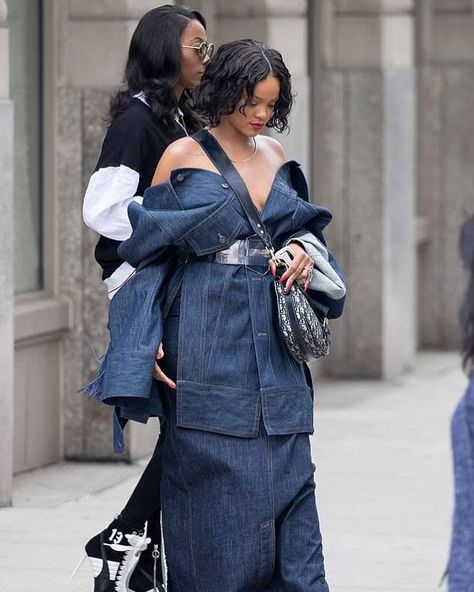 18.1k Followers, 1,082 Following, 359 Posts - See Instagram photos and videos from Matthew Adams Dolan (@matthewadamsdolan) Rhianna Style, Rihanna Street Style, Looks Rihanna, Rihanna Hairstyles, Denim Looks, Rihanna Outfits, Rihanna Looks, Rihanna Style, All Jeans