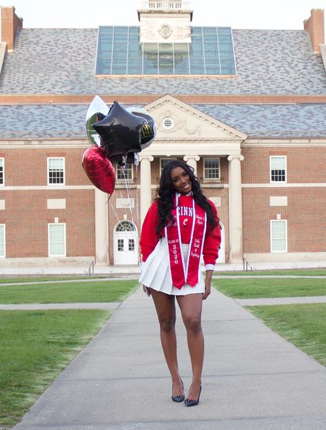 Pleated Skirt Graduation Pictures, Graduation Vibes, Grad Fits, Graduation Goals, College Decision, Graduation Outfit College, Graduation Pic Ideas, Degree Graduation, College Graduation Pictures Poses