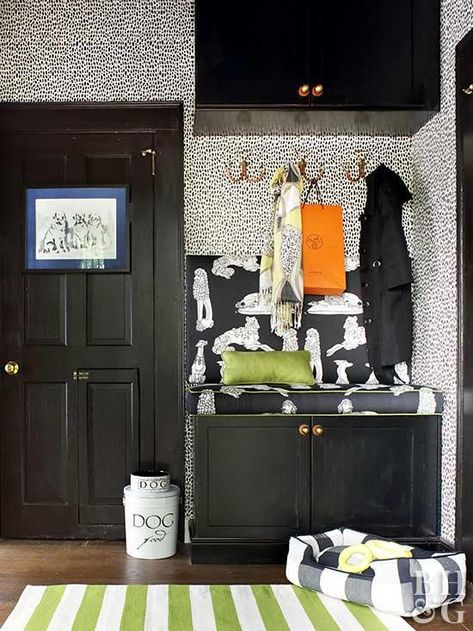 These smart storage solutions will find a home for your pet's walking supplies, treats, paperwork, and more. #home #storage #organization Mudroom Black, Dog Supplies Organization, Paperwork Organization, Pet Supplies Organization, Beautiful Entryways, Dog Room, Diy Furniture Decor, Mud Rooms, Junior League