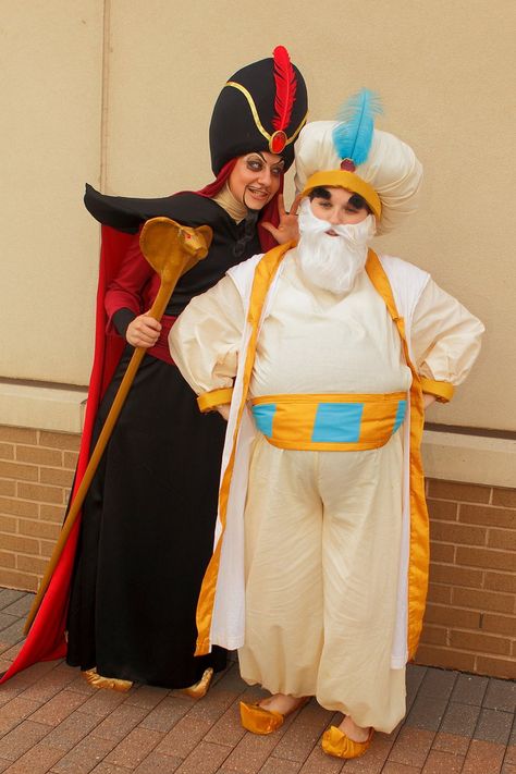 Jafar & Sultan, Faxen & TheyCallMeCait Cosplay, http://theycallmecait.deviantart.com/art/Jafar-influences-the-Sultan-412868378 Jafar Costume, Aladdin Halloween, Aladdin Jafar, Aladdin Musical, Disney Villain Costumes, Frozen Costume Adult, Aladdin Party, Aladdin Costume, Tinker Bell Costume