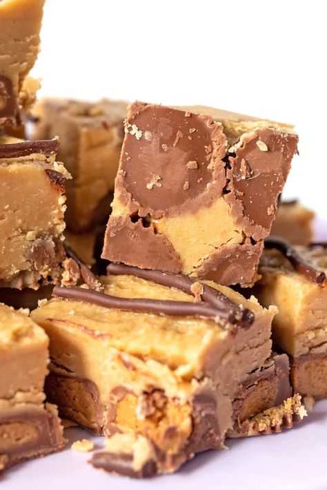 Reese's Peanut Butter Fudge - The Super Mom Life Heavenly Hash, Pudding Bar, Chili Chocolate, Rich Chocolate Dessert, Ghost Chili, Chocolate Walnut Fudge, Toffee Bark, Easy Chocolate Fudge, Nutella Fudge