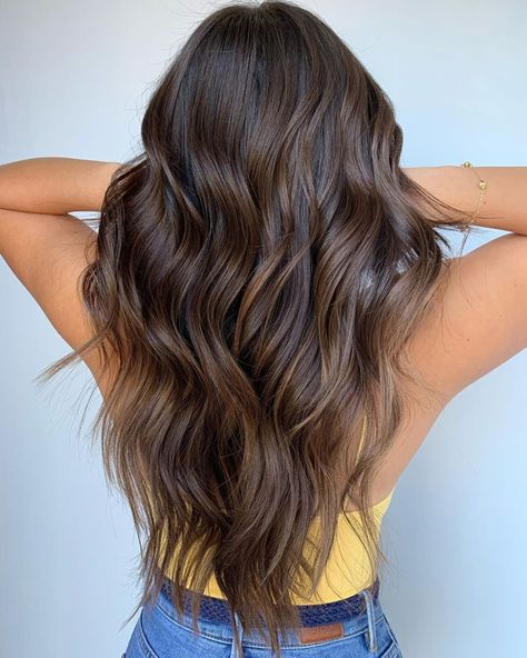 50 Trendy Brown Hair Colors and Brunette Hairstyles for 2020 - Hair Adviser Trendy Brown Hair, Brown Hair Color Shades, Natural Brown Hair, Warm Brown Hair, Rambut Brunette, Chocolate Brown Hair Color, Honey Brown Hair, Brown Hair Inspo, Brown Hair Color