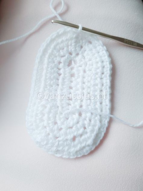 Crochet Baby Gifts Free Pattern Mary Maxim, Crochet Newboenbaby Socks Free Pattern, Baby Haken, Maxi Cosi Hanger Haken, Baby Slippers, Haken Baby, Baby Born, Baby Vest, Adult Crafts