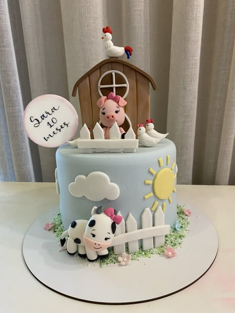 Pink Barnyard Cake, Pink Farm Cake, Farm Animals Birthday Cake, Farm Themed Birthday Cake, Barnyard Cake, Barnyard Theme, Animal Birthday Cakes, Farm Cake, Farm Animal Birthday