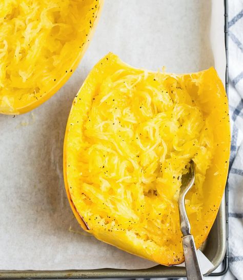 How to bake roasted spaghetti squash in the oven. Never soggy! Use this easy method for any favorite baked spaghetti squash recipe. The BEST! Roasting Spaghetti Squash, Baked Spaghetti Squash Recipes, Pesto Spaghetti Squash, Spaghetti Squash Recipes Easy, Cook Spaghetti Squash, Spaghetti Squash Lasagna, Well Plated, Vegetable Spaghetti, Lemon Pesto