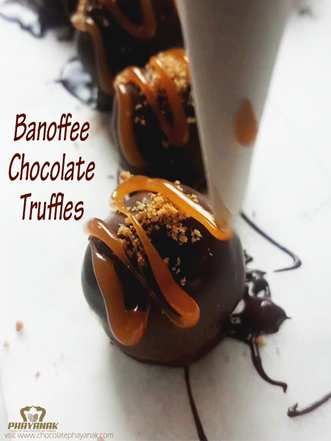 Follow the recipe to make these absolute delicious banoffee chocolate truffles. Made with banana, biscuit, caramel and chocolate. Chocolate Phayanak https://chocolatephayanak.com/unkategorisiert/banoffee-chocolate-truffles-recipe/ Banana Truffles, Chocolate Truffles Recipe, Truffles Recipe, How To Make Caramel, Banoffee Pie, Truffle Recipe Chocolate, Digestive Biscuits, Truffle Recipe, Cocktail Sticks