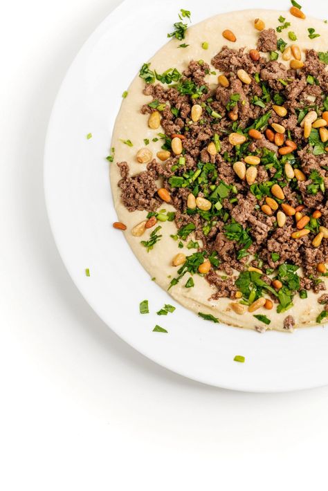 Hummus with Ground Beef Syrian Salad, Easy Lebanese Recipes, Baked Kibbeh, Creamy Hummus Recipe, Kibbeh Recipe, Beef Ground, Lemon Bowl, Quick Dishes, Make Hummus