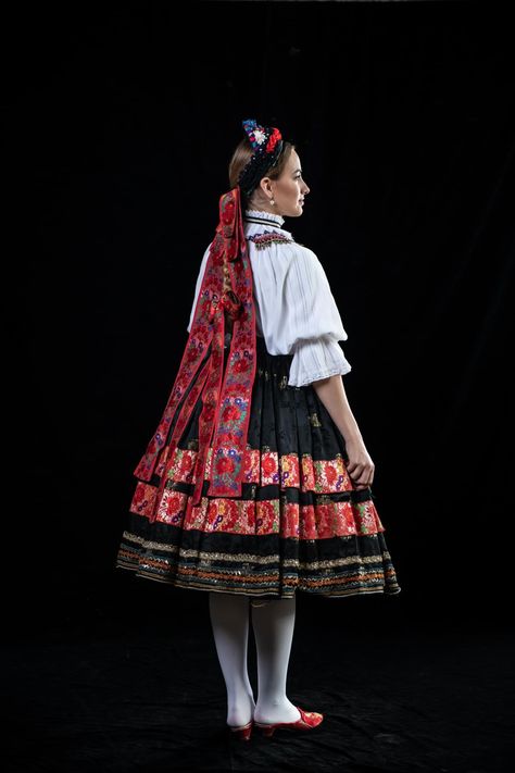 Hungarian Culture, Poland Art, Polish Heritage, Match Boxes, Folk Dance, Dress Inspo, Central Europe, Belly Dancers, Folk Costume