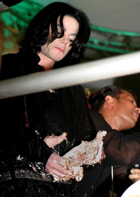 Michael Jackson Birthday Party - September 13, 2003 Michael Jackson Invincible, Facts About Michael Jackson, Hairstyles For Layered Hair, Nick Carter, King Of Music, Michael J, King Of Pops, Most Beautiful Man, Cute Photos