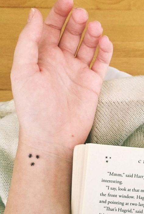 Tiny Harry Potter Tattoos, Minimalist Tattoo Meaning, Typography Tattoo, Muster Tattoos, Meaningful Tattoos For Women, Harry Potter Tattoos, Harry Potter Tattoo, Inspiration Tattoos, Disney Tattoo