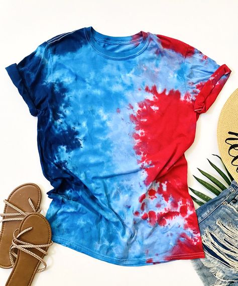 Party On! Slushie Tie-Dye Boyfriend Tee - Women | Best Price and Reviews | Zulily Tie Dye Tips, Ty Dye, Diy Tie Dye Techniques, Diy Tie Dye Designs, Tie Dye Patterns Diy, Tie Dye Crafts, Tie Dye Techniques, Diy Shorts, Tie Dye Diy