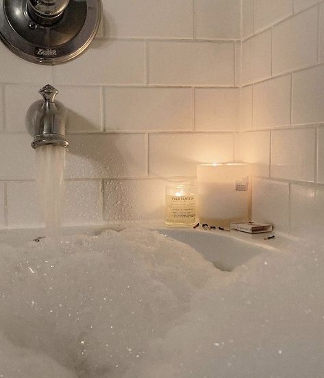 Daphne Greengrass Aesthetic, Ig Makeup, Bath Aesthetic, Instagram Makeup, Online Diary, Healthy Lifestyle Inspiration, Relaxing Bath, Makeup Pictures, Bubble Bath