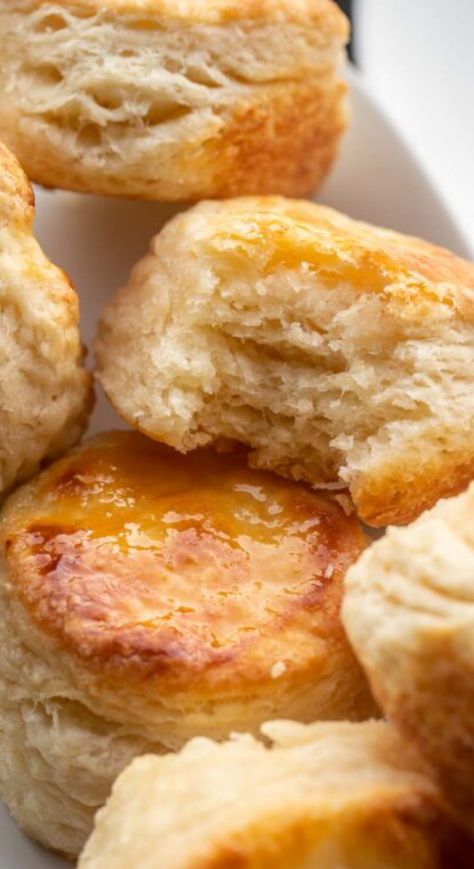 The Best Buttermilk Biscuits are light, fluffy, with beautiful flaky layers and buttery flavor. I've got all the secrets to get you there! Quick Fluffy Biscuits, Buttermilk Busicuts Easy, Flakey Biscuit Recipe, Butter Buttermilk Biscuits, Pastry Flour Recipes, Fluffy Buttermilk Biscuits, Flakey Biscuits, Best Buttermilk Biscuits, Autumn Signs