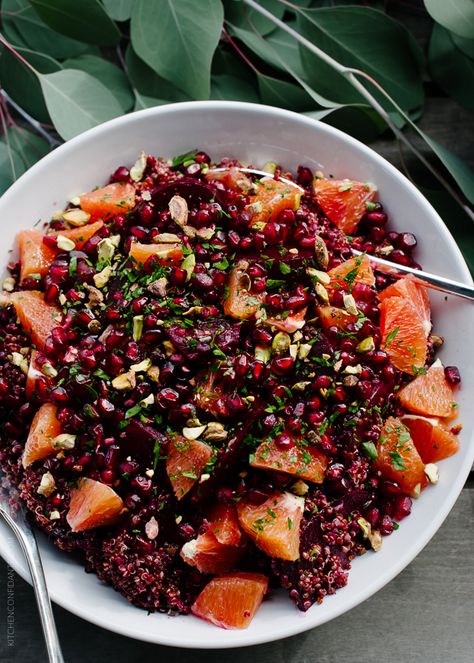 Quinoa Salad with Roasted Red Beets, Oranges and Pomegranate Pamagranit Salad, Beet Pomegranate Salad, Pomegranate Side Dish, Red Quinoa Recipes, Red Foods, Red Salad, Red Smoothie, Pomegranate Recipes, Pomegranate Salad