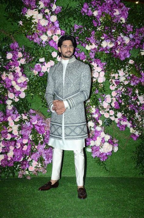 Sidharth Kiara, Sid Malhotra, India Fashion Men, Indian Wedding Suits Men, Men Sherwani, Indian Groom Dress, Indian Wedding Clothes For Men, Siddharth Malhotra, Sherwani For Men Wedding